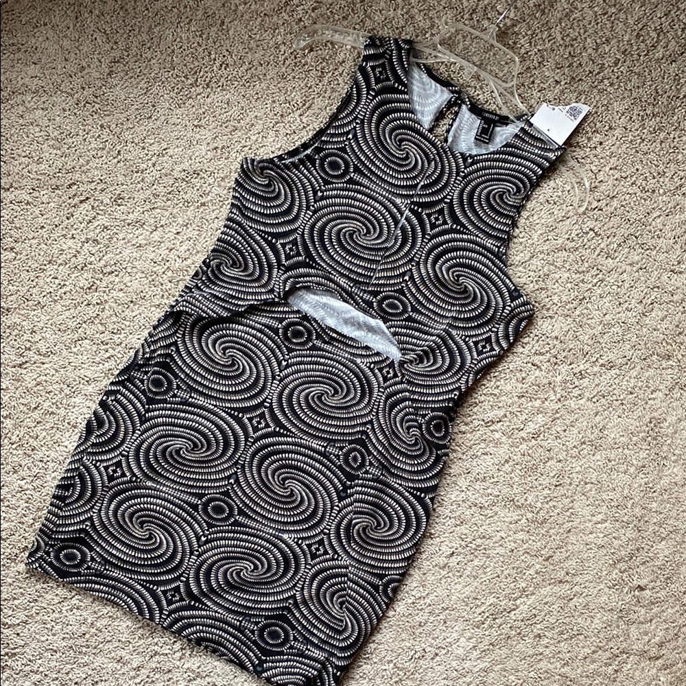 Forever 21 Black and White Geometric Dress
